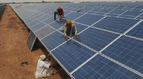印度拟对中国太阳能产品加关税 认为 威胁 印电池设备制造业